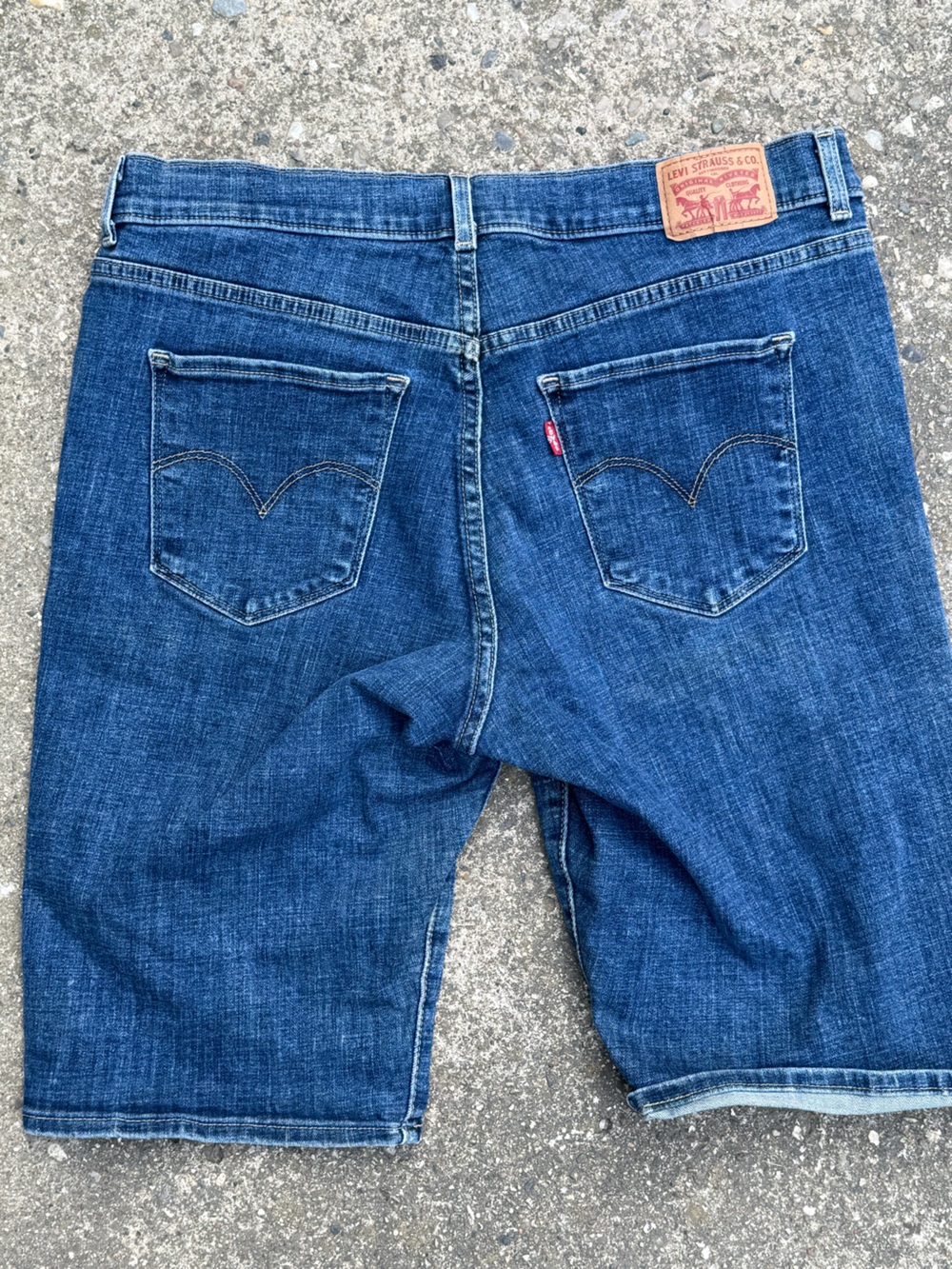 Levi Strauss Levi’s Bermuda Comfort Stretch Jean Shorts Men’s size 32